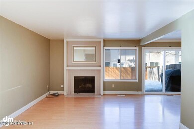 05-Living Room_ELI05416_blended-Edit