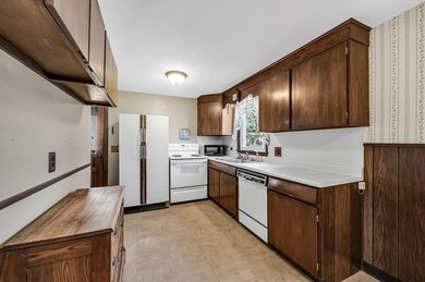 67 Edward Dr, Holyoke, MA 01040 - photo 7