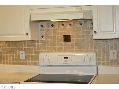Kitchen - Look at this beautiful tile backsplash!