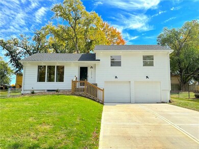 13015 Pennycross Rd, Lenexa, KS 66215 - photo 2