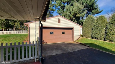 867 Elm St, Reading, PA 19605 - photo 6