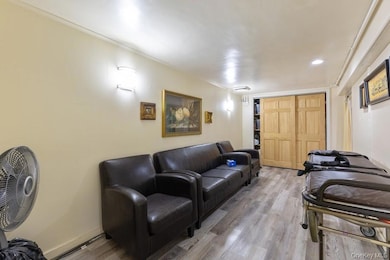 5836 Catalpa Ave, Flushing, NY 11385 - photo 4