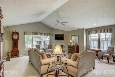 15 Gray Wolf Ln, Hendersonville, NC 28792 - photo 4