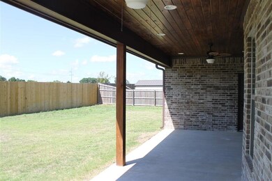 68 Chesterfield Cir, Texarkana, TX 75503 - photo 2