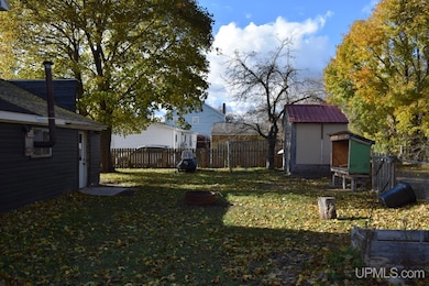 727 E Ridge St, Ishpeming, MI 49849 - photo 4