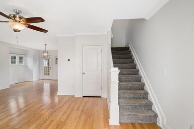 JR 205 W North Broadway 001-