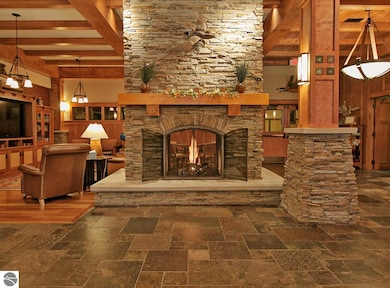 2035 N Us-31 unit 303, Traverse City, MI 49686 - photo 3