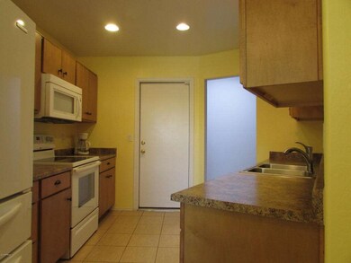 10910 W Topaz Dr, Sun City, AZ 85351 - photo 6