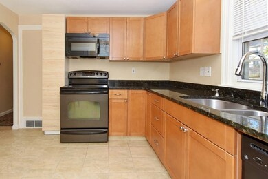 33 Calumet Ave, Worcester, MA 01606 - photo 4