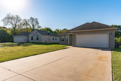 330_W_Summit_St_Aurora_MO_65605_USA-Exte