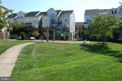 13113 Park Crescent Cir, Herndon, VA 20171 - photo 4