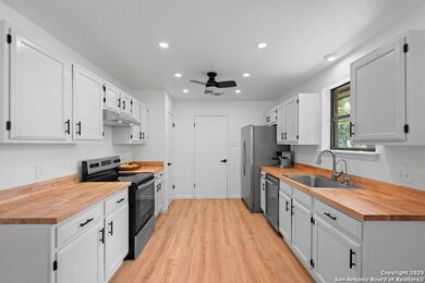 111 Homestead, Kerrville, TX 78028 - photo 5