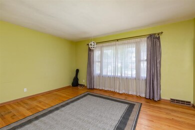 2702 N Fillmore St, Davenport, IA 52804 - photo 2