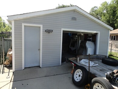 501 Waco Ln, Carpentersville, IL 60110 - photo 4