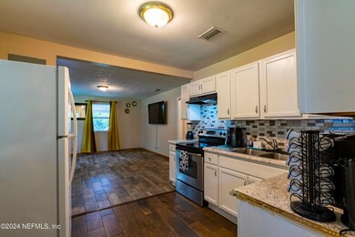 5815 Rosedale Ln, Jacksonville, FL 32244 - photo 6