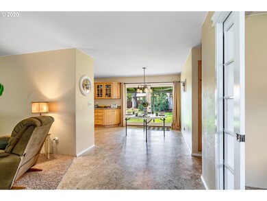 1402 Raydean Dr, Grants Pass, OR 97527 - photo 5