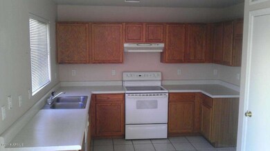 Amelia+-+Kitchen+%282%29