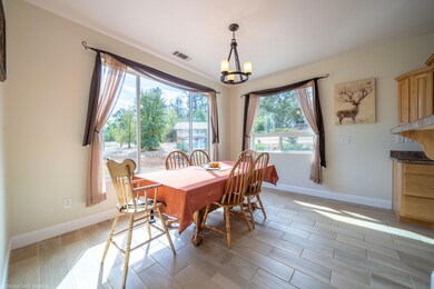 Kitchen eating area