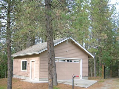 707 Azalea Dr, Grants Pass, OR 97526 - photo 2