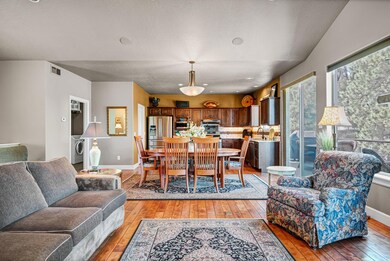 6-web-or-mls-10291CoulterPineSt_INT_Prin