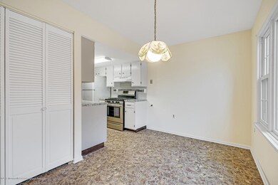 5 Fieldcrest Way Hazlet NJ-large-009-29-