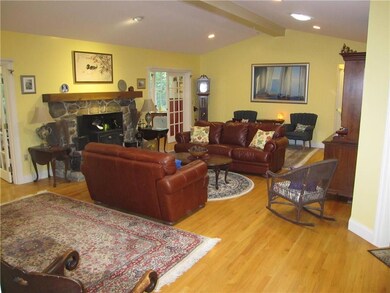 Living room seen from the entrance...