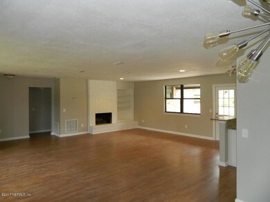 8166 Veracruz Dr, Jacksonville, FL 32211 - photo 6