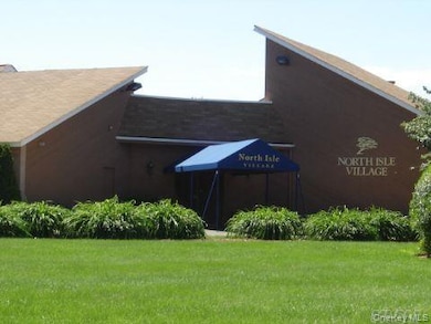 226 Pointe Cir N, Coram, NY 11727 - photo 2