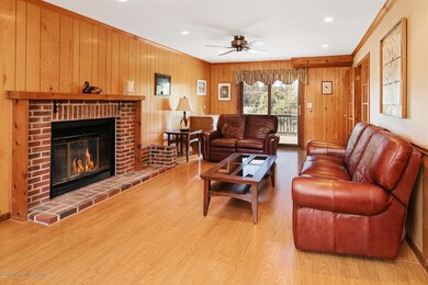 19 Longview Dr Colts Neck N Family RM II