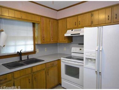 5501 Lancer Dr, High Point, NC 27263 - photo 4