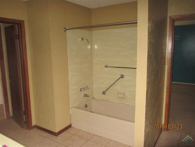 8464 Pleasant Hill Cir, Tyler, TX 75707 - photo 4