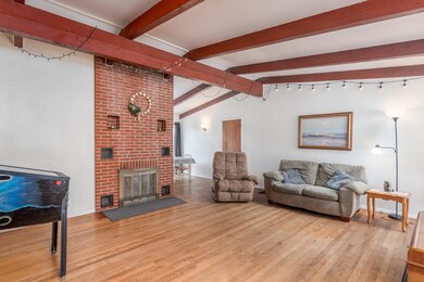 14 Traverse Street, Rockland - Hang Your