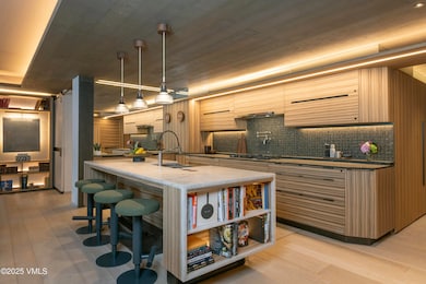 FS 8202 Bar & Kitchen