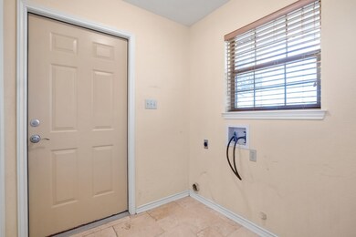 614 W Morse St, Fredericksburg, TX 78624 - photo 3