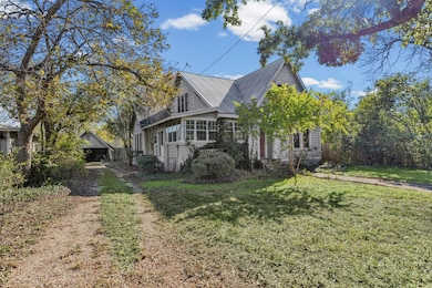 1006 Maple St, Lockhart, TX 78644 - photo 2