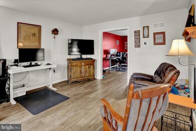 321 E Appletree Aly, Mount Joy, PA 17552 - photo 6