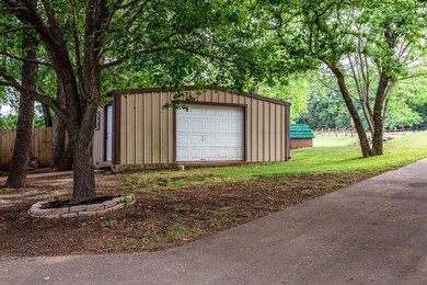 104 Greenwood Oaks Dr, Weatherford, TX 76088 - photo 5