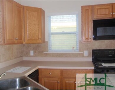 Kitchen. Spacious Open Kitchen with Bar and Recess