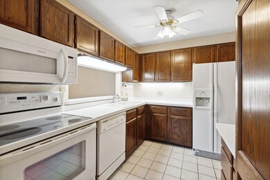 10531 Cedar Lake Rd unit 418, Hopkins, MN 55305 - photo 3