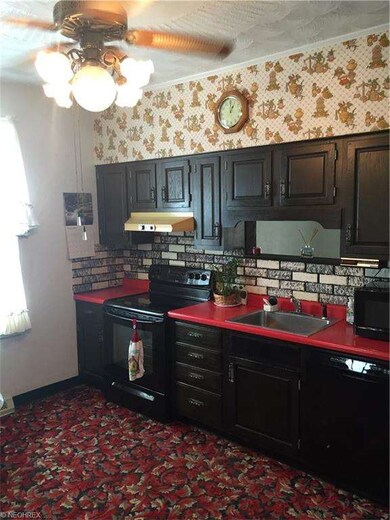 Kitchen - nice wood cabinets