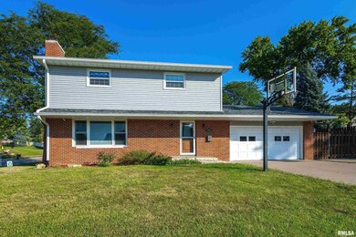 1604 Hillcrest Ave, Bettendorf, IA 52722 - photo 2