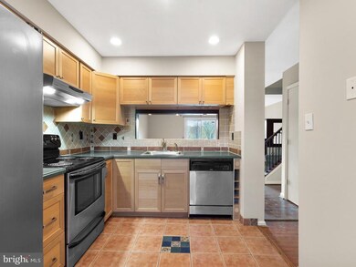 14369 Beaker Ct, Burtonsville, MD 20866 - photo 7