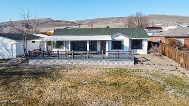 4213Hillcrest_03b