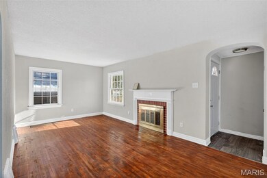 6713 Kenwood Dr, Saint Louis, MO 63121 - photo 5