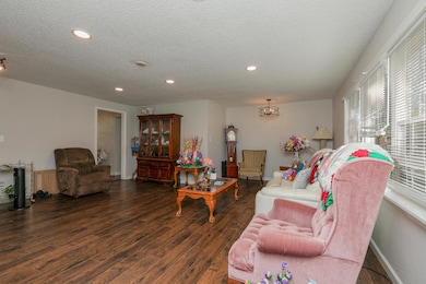 2410 S Fremont Ave, Springfield, MO 65804 - photo 5