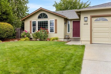 643 SW Leonard St, Grants Pass, OR 97526 - photo 4