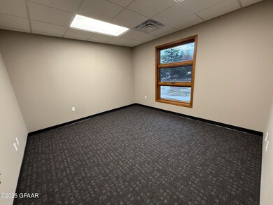 2820 19th Ave S, Grand Forks, ND 58201 - photo 4