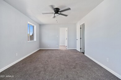 EM008843