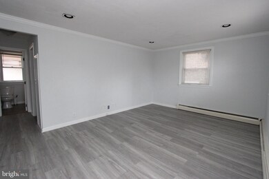 811 W 4th St, Lansdale, PA 19446 - photo 4