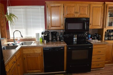 1113 NE 24th St, Moore, OK 73160 - photo 4